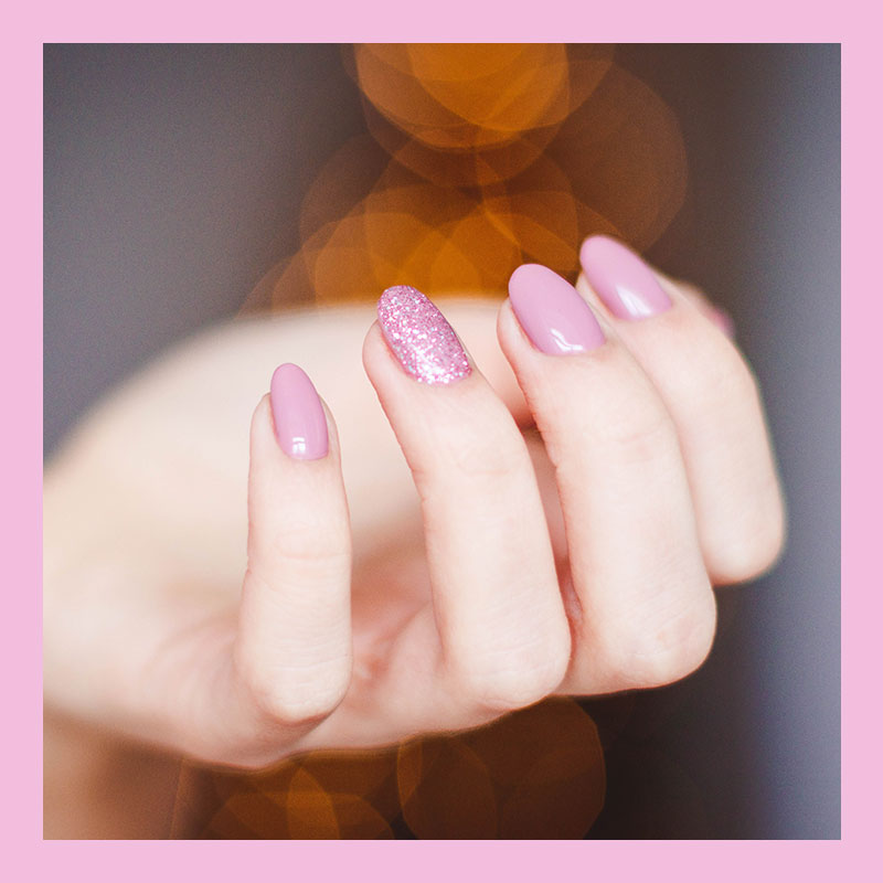 Różowy klasyczny manicure.