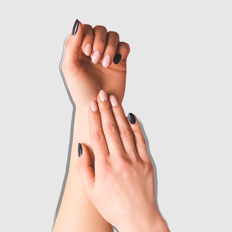 Zabiegi pielęgnacyjne dłoni.